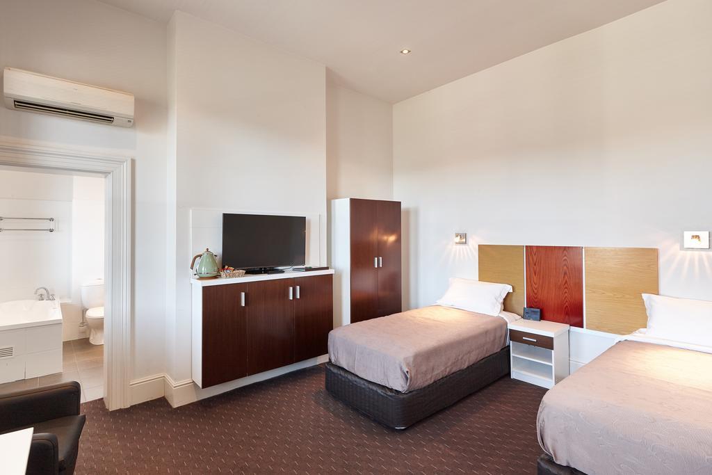 Auldington Hotel Launceston Exterior photo