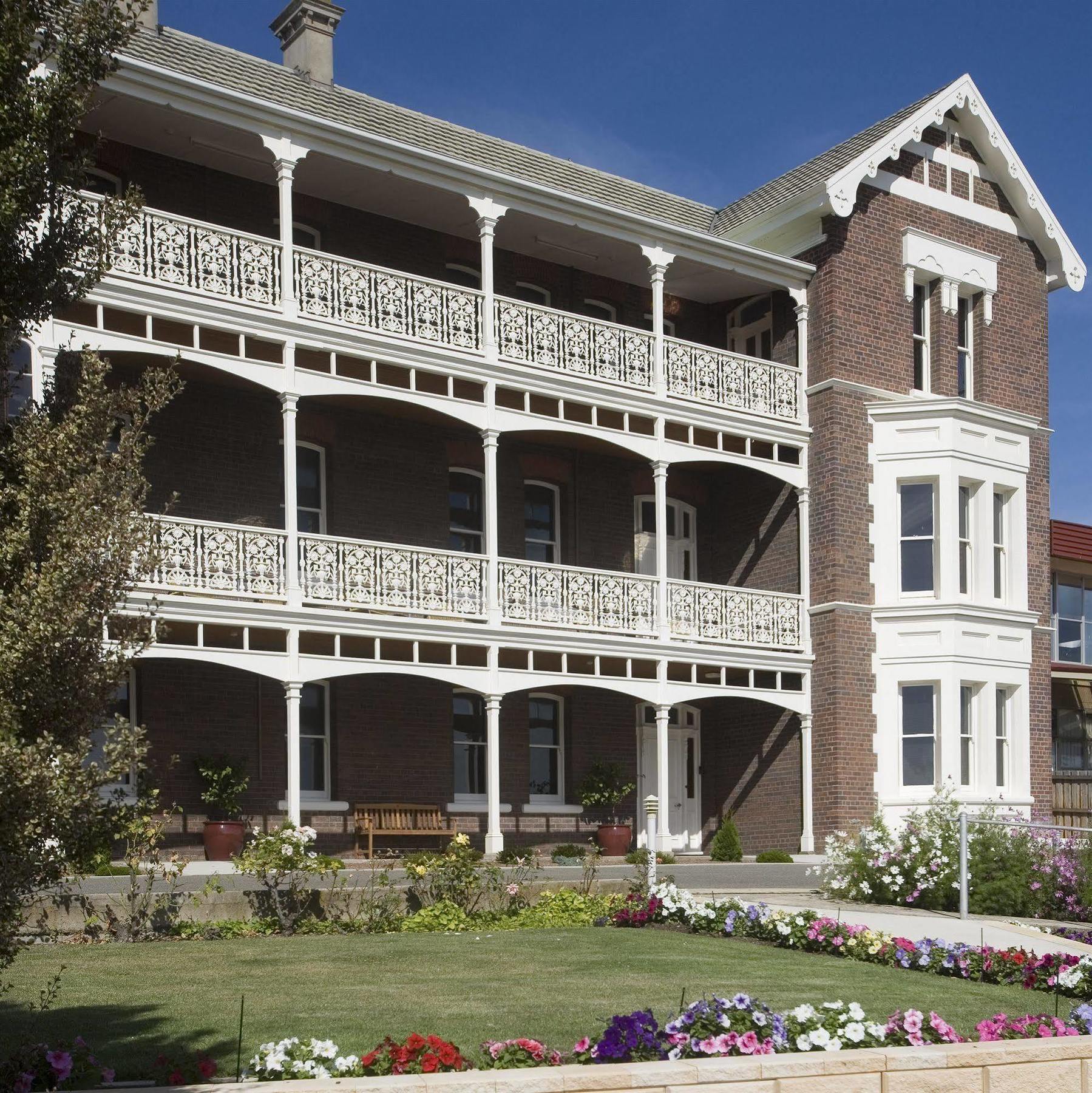 Auldington Hotel Launceston Exterior photo
